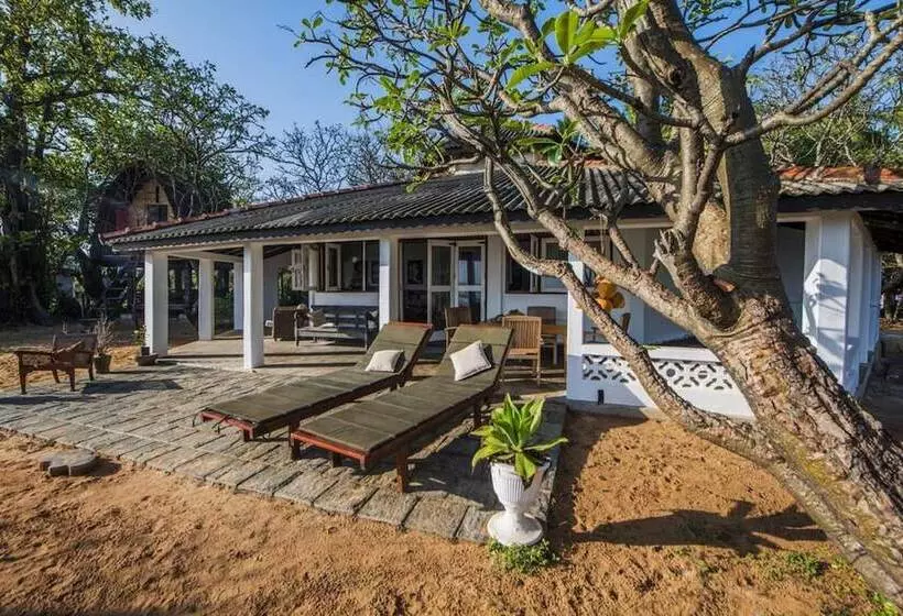 هتل Moon Isle Beach Bungalow
