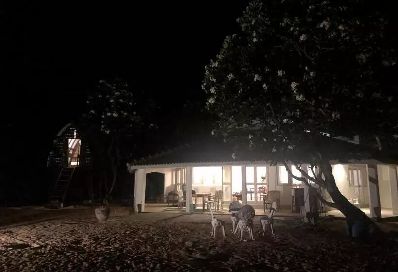 هتل Moon Isle Beach Bungalow