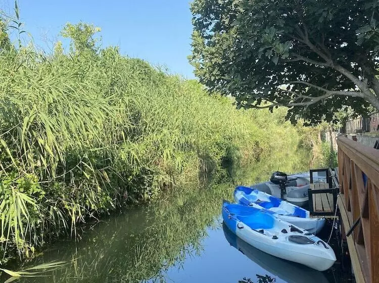 Hotelli Three Palms Suites