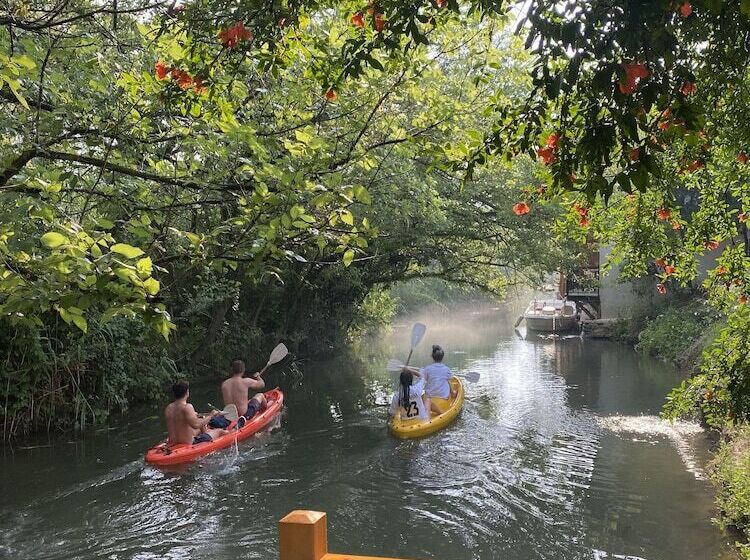 ホテル Three Palms Suites