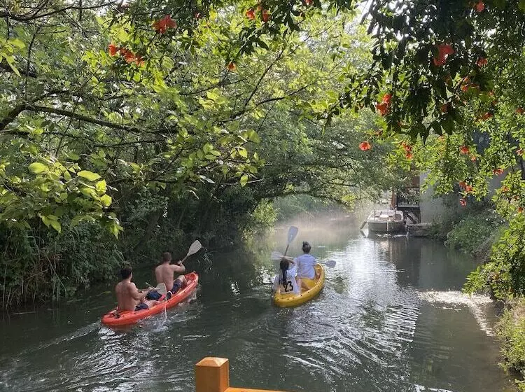 Hotelli Three Palms Suites