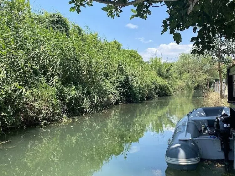 Hotelli Three Palms Suites