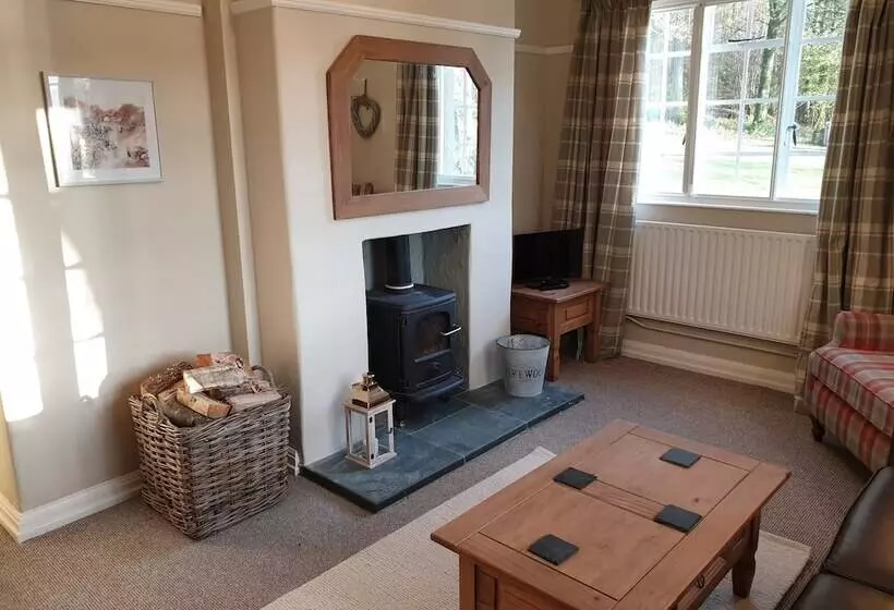 Larch Cottage