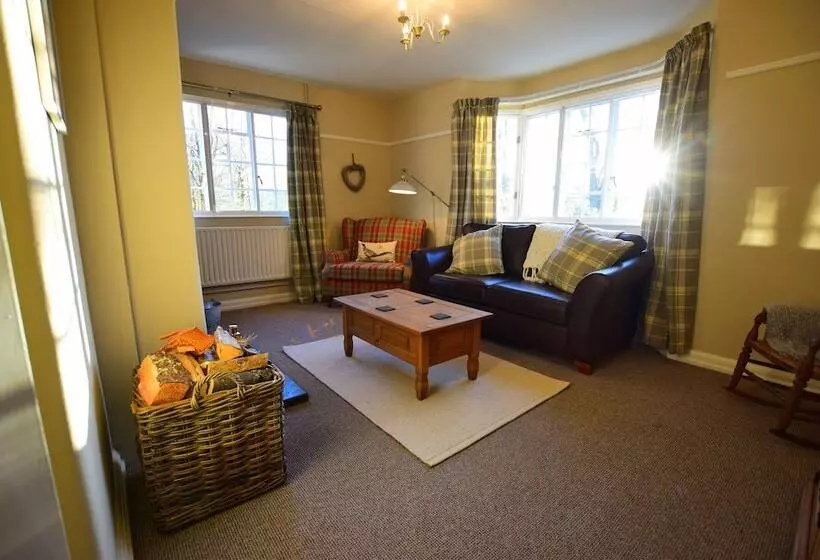 Larch Cottage
