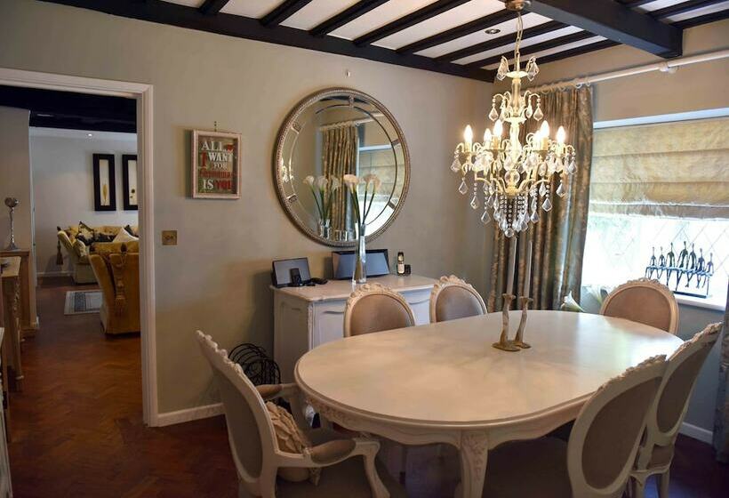 Luxury Cottage Near Windsor Castle