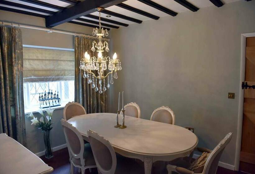 Luxury Cottage Near Windsor Castle