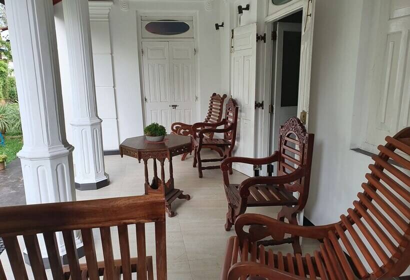 膳宿费 Nilaru Villa