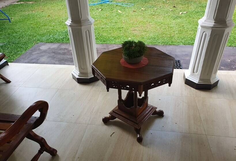 膳宿费 Nilaru Villa