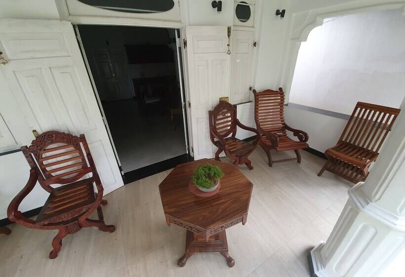 膳宿费 Nilaru Villa