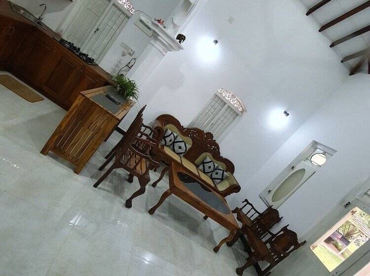 膳宿费 Nilaru Villa