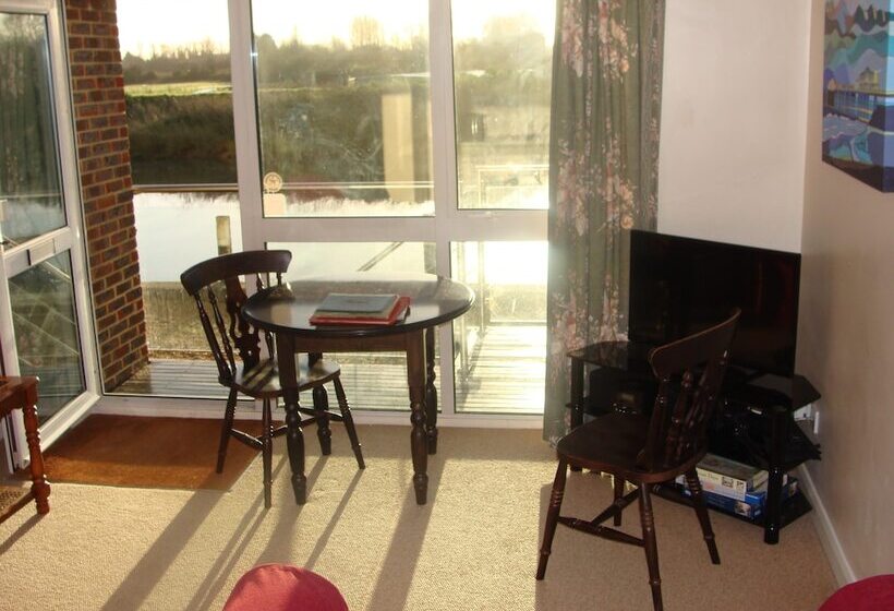 16 The Boathouse, Rye