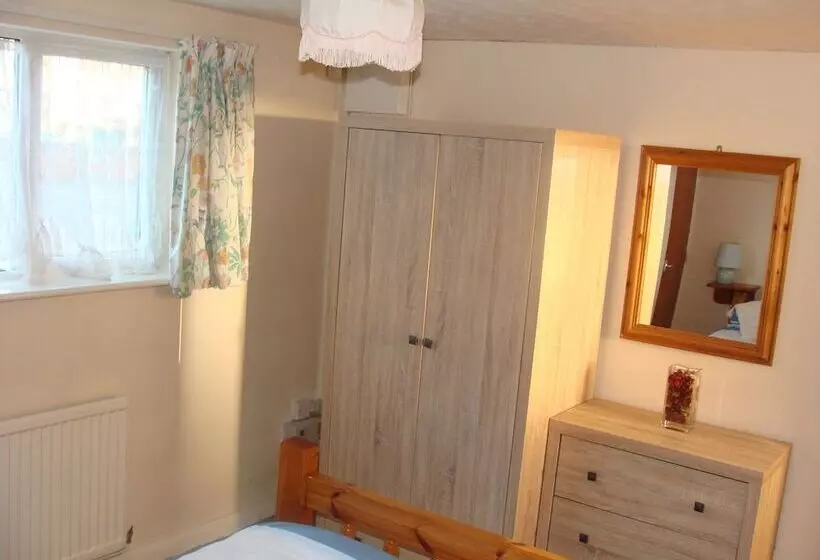 16 The Boathouse, Rye