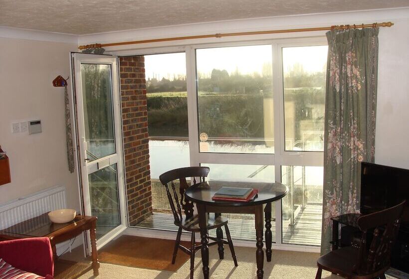 16 The Boathouse, Rye