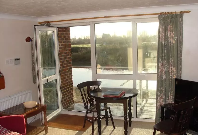 16 The Boathouse, Rye