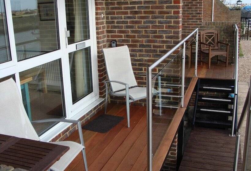 16 The Boathouse, Rye