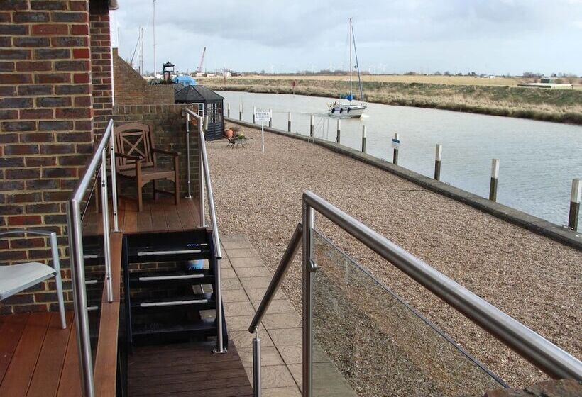 16 The Boathouse, Rye