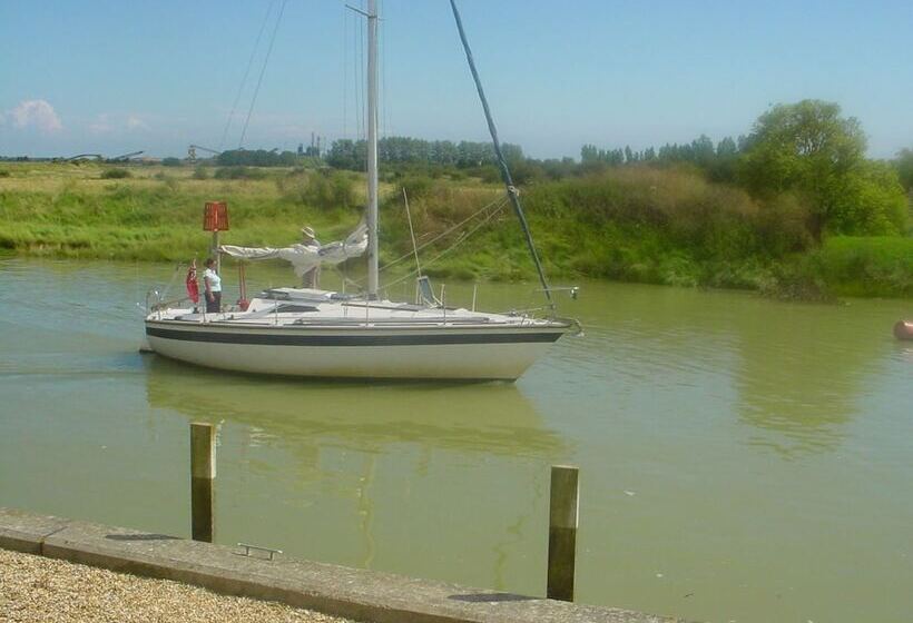 16 The Boathouse, Rye