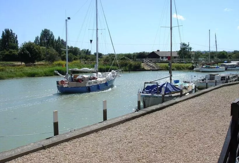 16 The Boathouse, Rye