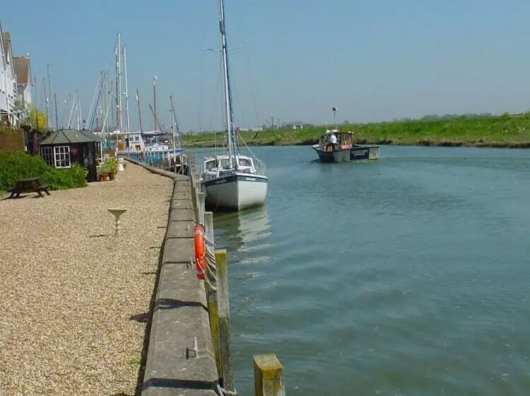 16 The Boathouse, Rye