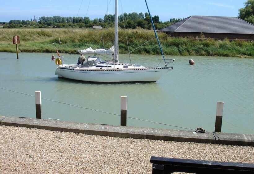 16 The Boathouse, Rye
