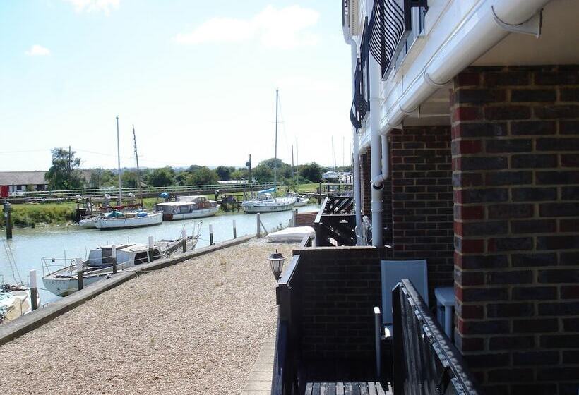 16 The Boathouse, Rye