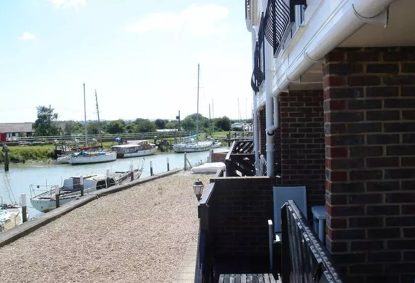 16 The Boathouse, Rye