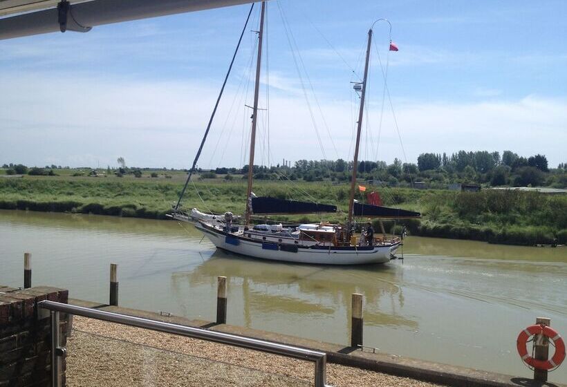 16 The Boathouse, Rye