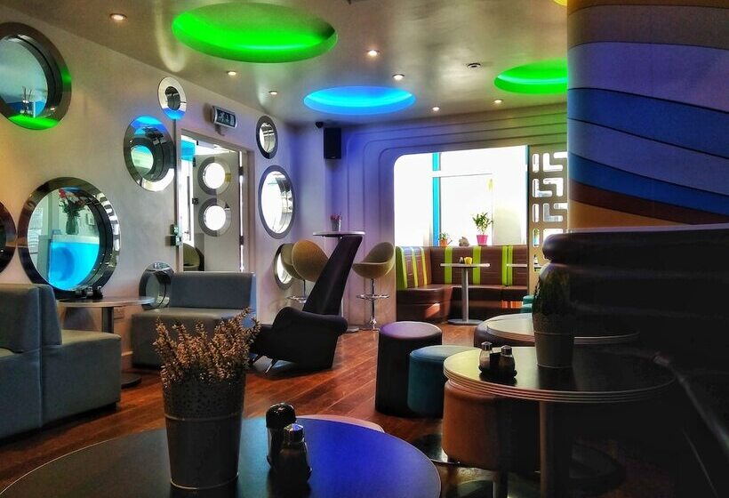 هاستل Reef Lodge