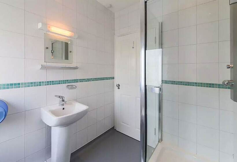 هاستل Reef Lodge