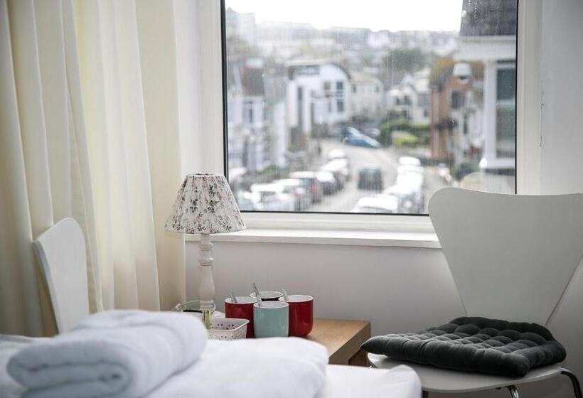 هاستل Reef Lodge