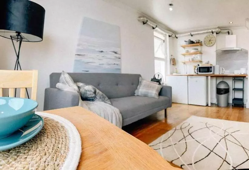 ユースホステル Reef Lodge