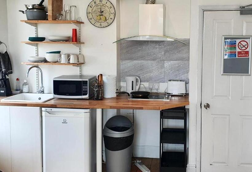 هاستل Reef Lodge