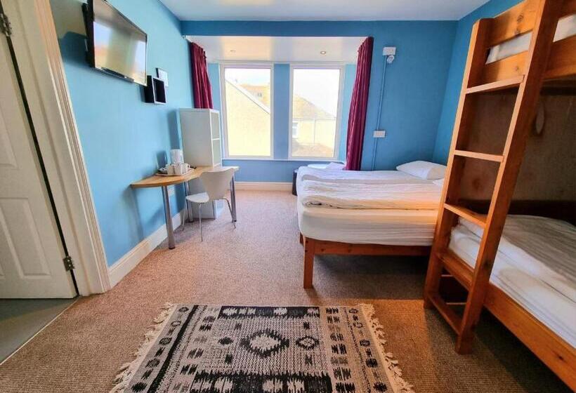 هاستل Reef Lodge