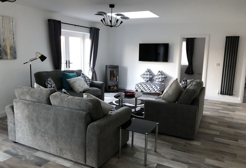 Barn Cottages Iscoyd