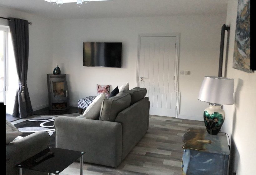 Barn Cottages Iscoyd