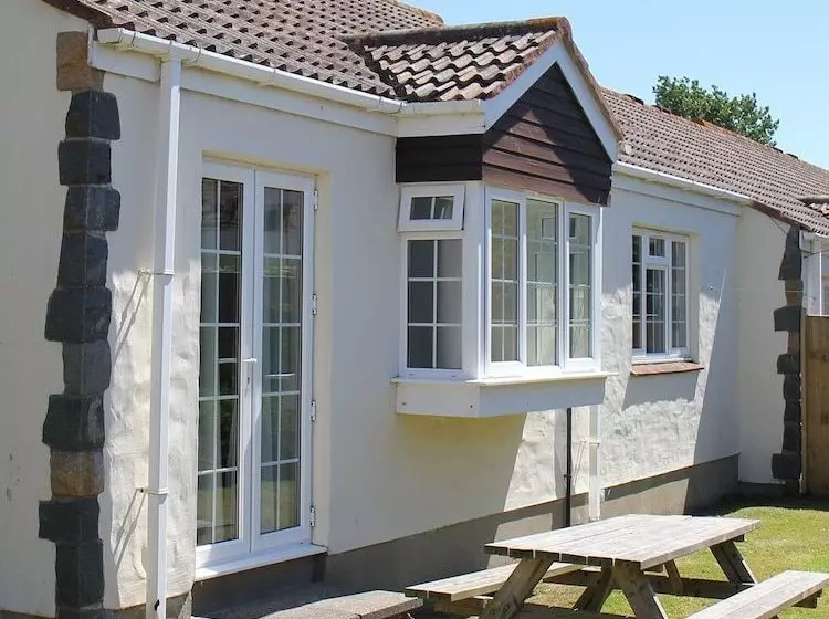 Briquet Cottages
