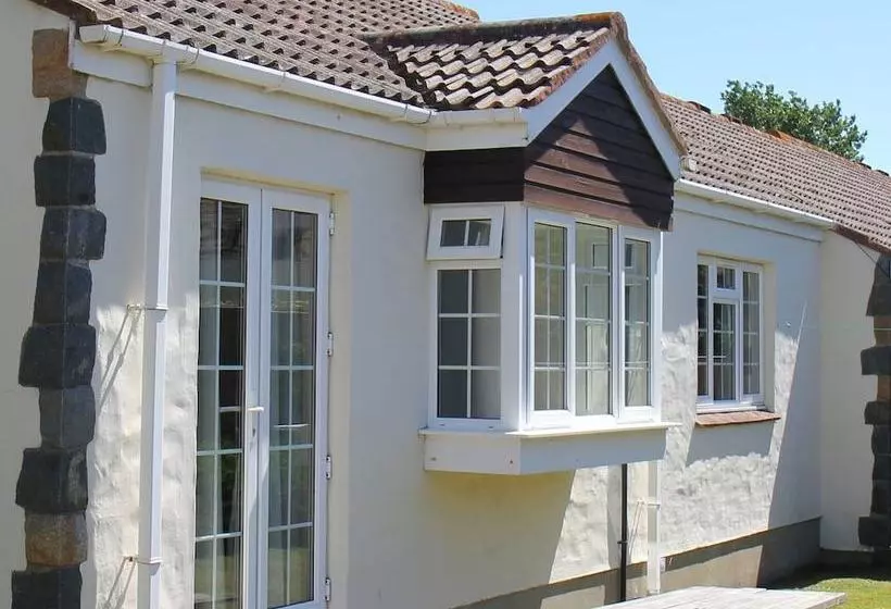Briquet Cottages