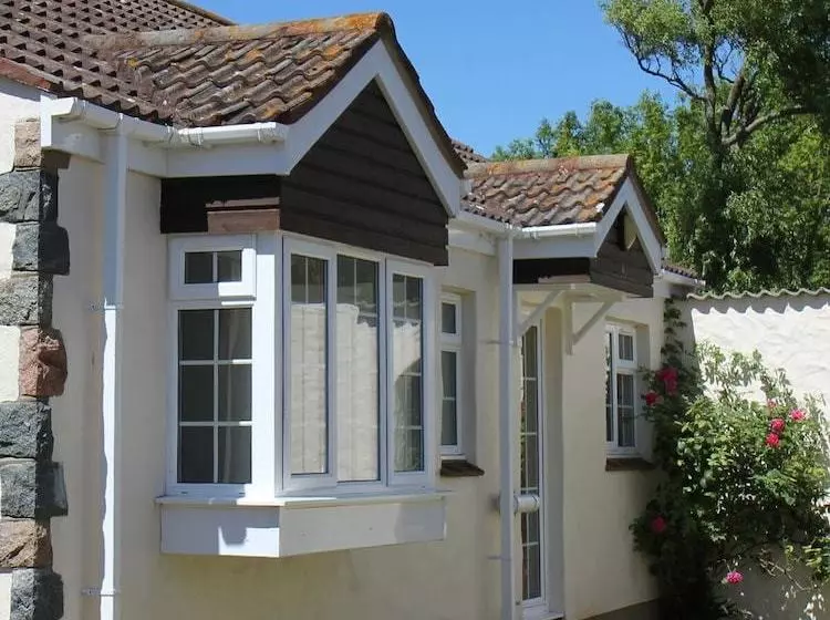 Briquet Cottages