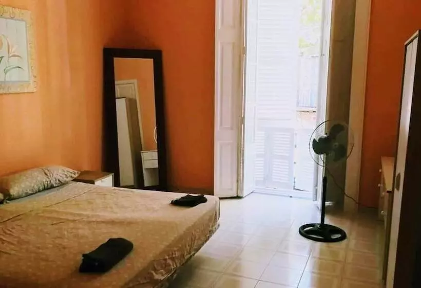 Hostal Marqués Del Campo   Hostel