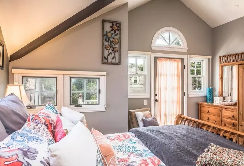 3703 La Gloria Cottagebythesea