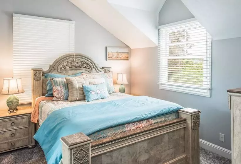 3703 La Gloria Cottagebythesea