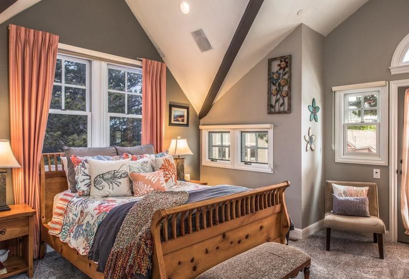 3703 La Gloria Cottagebythesea