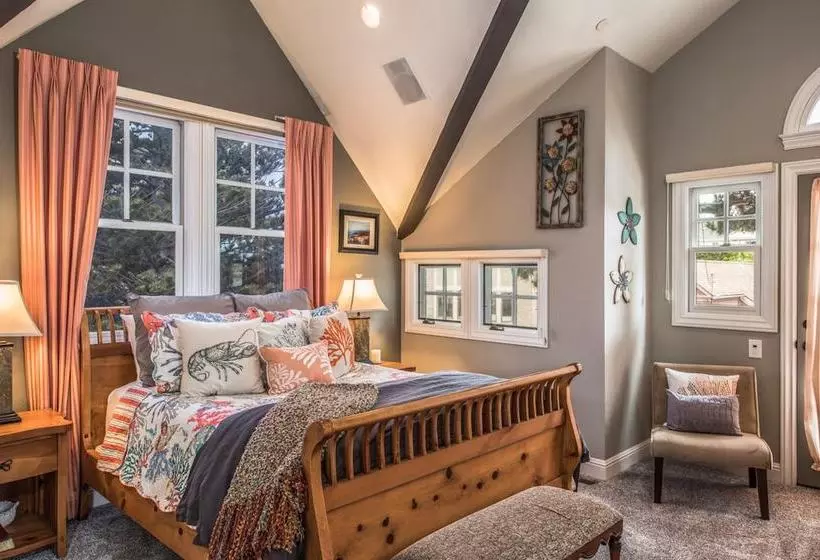 3703 La Gloria Cottagebythesea