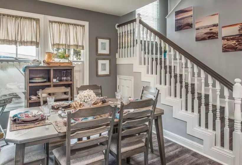 3703 La Gloria Cottagebythesea