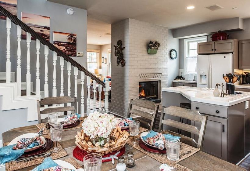 3703 La Gloria Cottagebythesea