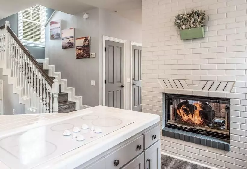 3703 La Gloria Cottagebythesea