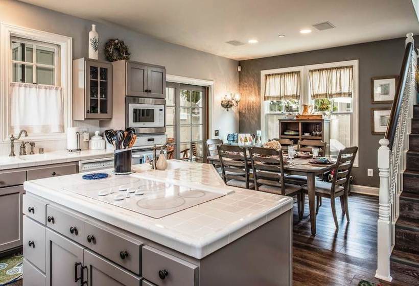 3703 La Gloria Cottagebythesea