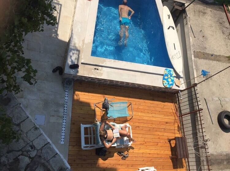 پانسیون Neni Apartments