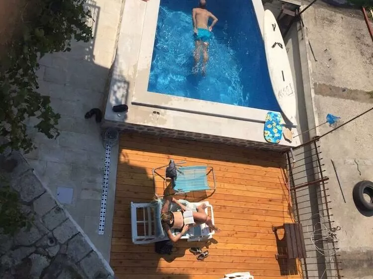 پانسیون Neni Apartments