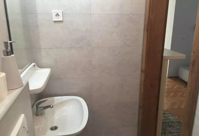 پانسیون Neni Apartments